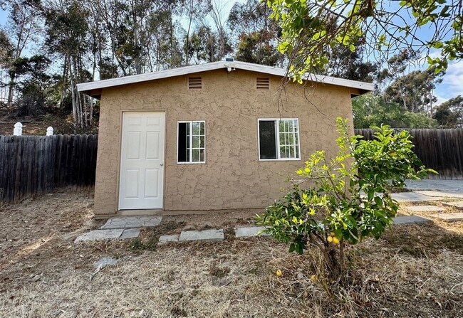 Building Photo - Large home in National City