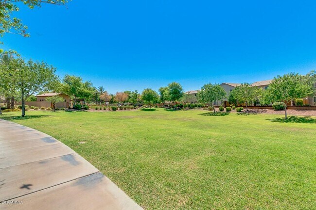 Building Photo - Charming 3 Bed + Den 2.5 Bath Home with 2 car attached EV garage with community pool !!