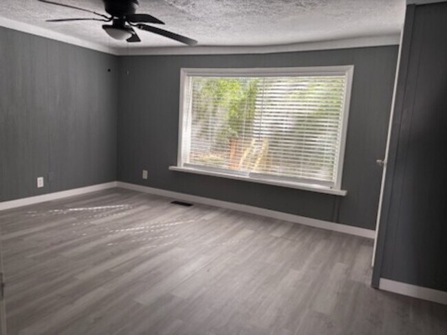 Building Photo - 217 S Sunset Terrace