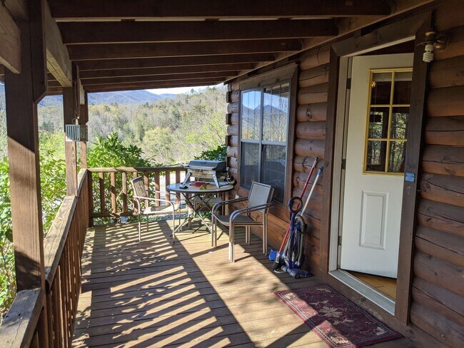 Building Photo - 2 Bed 1 Bath Cabin- All Utilities Included...
