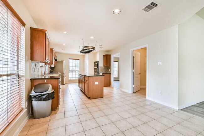 Building Photo - 2614 Brahman Dr