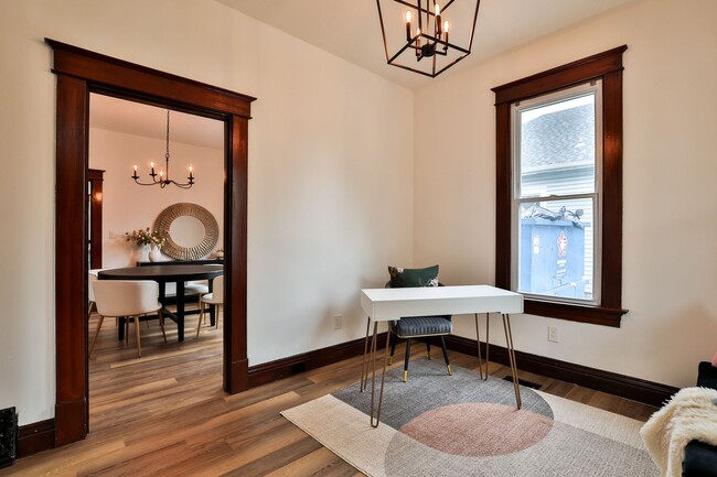 Building Photo - Newly Renovated Single Family Home