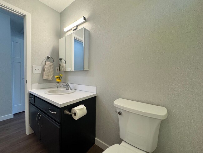 Building Photo - Just remodeled!! Mount Vernon 3 Bedroom House