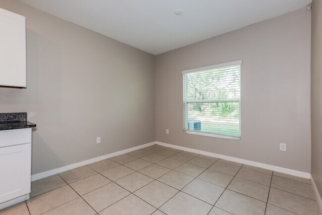 Building Photo - 7340 Spring Snowflake Ave