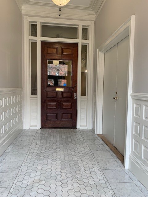 Building Entry - 220 Newbury St