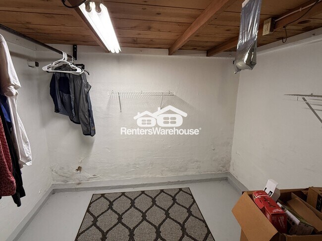 Building Photo - 840 Park Ave