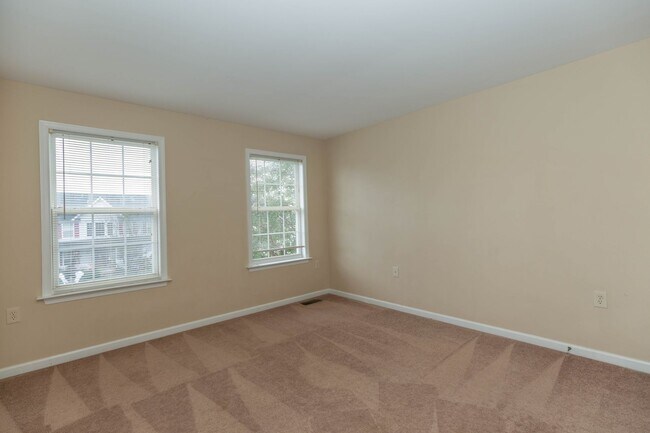 Building Photo - 4 bed, 2.5 bath Single Family Home in Charles Town's Locust Hill Community