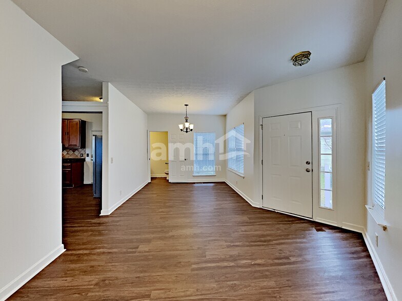 Building Photo - 2960 Riverbend Dr