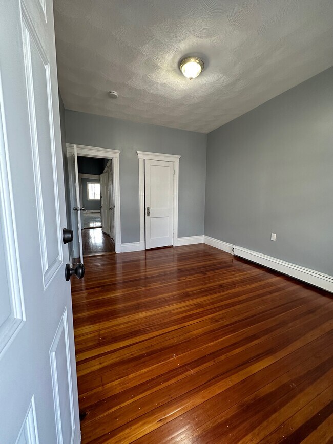 Building Photo - 77 Bellingham St
