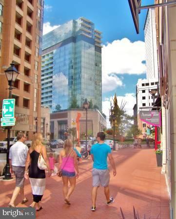 Building Photo - 250 S President St