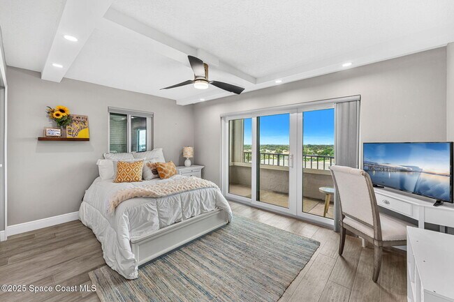 Building Photo - 995 N Hwy A1A