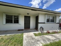 Building Photo - 6140 SW 41st Ct