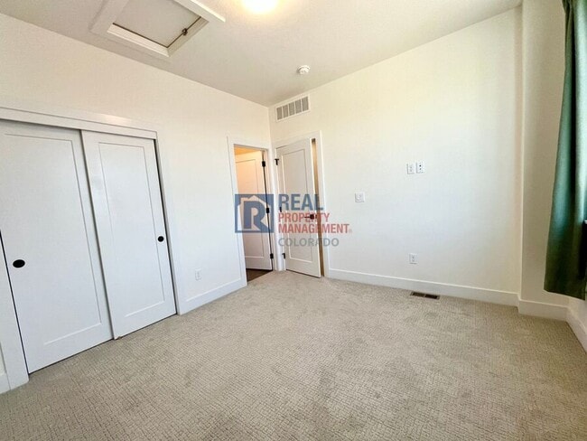 Building Photo - 10334 Milwaukee Cir