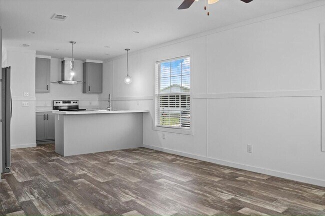 Building Photo - 16831 Oak Leaf Ct