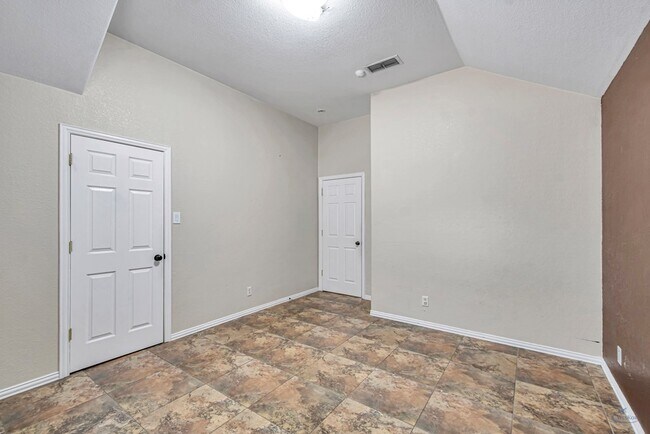 Building Photo - 6915 Robbie Rd