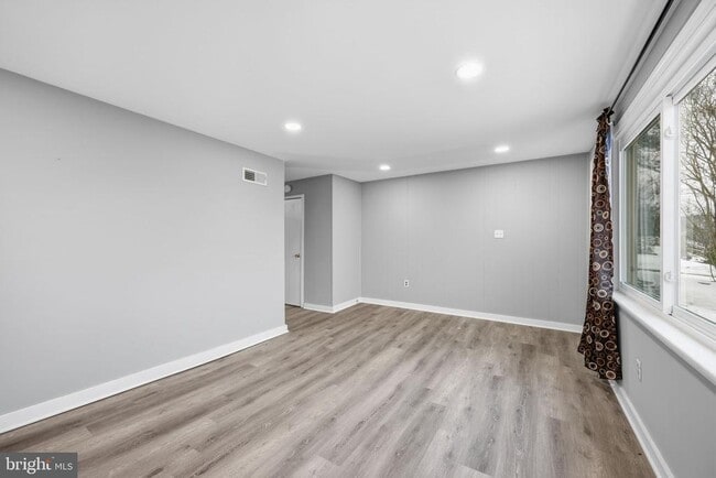 Building Photo - 7911 Bank St