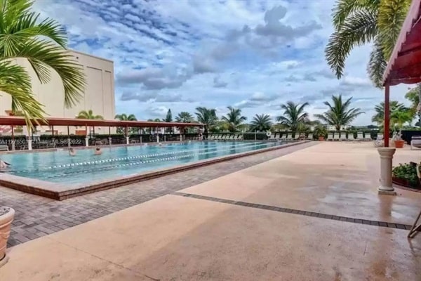 Building Photo - 111 Mansfield C