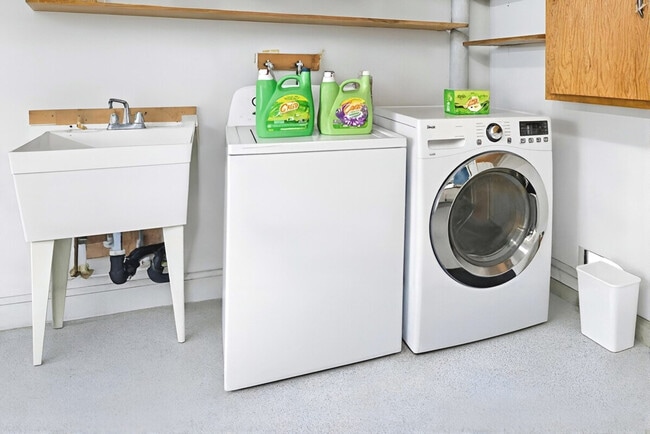 Building Photo - 2380 Aram Ave