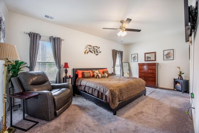 Building Photo - Beautiful Traditional Home with Downstairs...