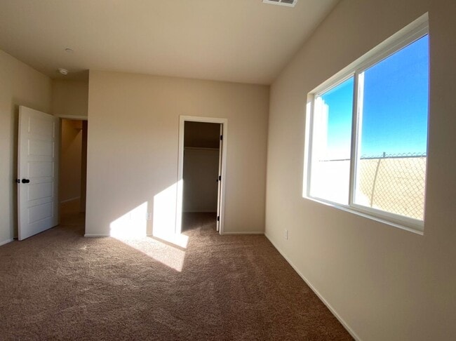 Building Photo - 4 BED 3 BATH Townhome, 1 LOFT, 2 GARAGES, GATED!