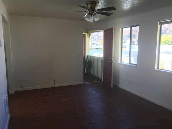 Building Photo - warw01