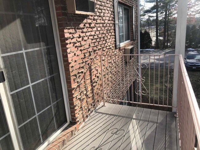 Building Photo - 385 Huse Rd