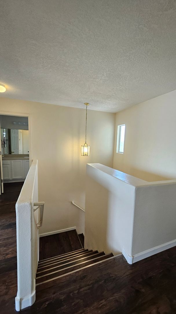 Building Photo - 5 Bed 3 Bath