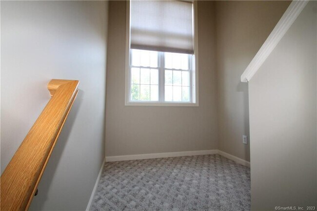 Building Photo - 1001 Cypress Dr