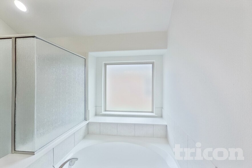 Building Photo - 536 Longhorn Ln