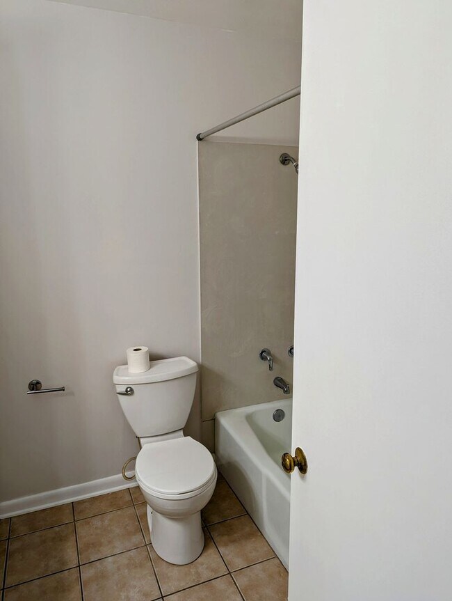 Building Photo - Charming 4/2 near River Ranch