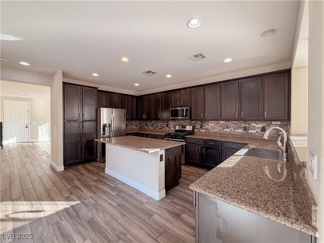 Building Photo - 10733 Mentesana Ave