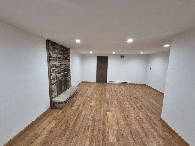 Building Photo - 21225 Mary Lynn Dr