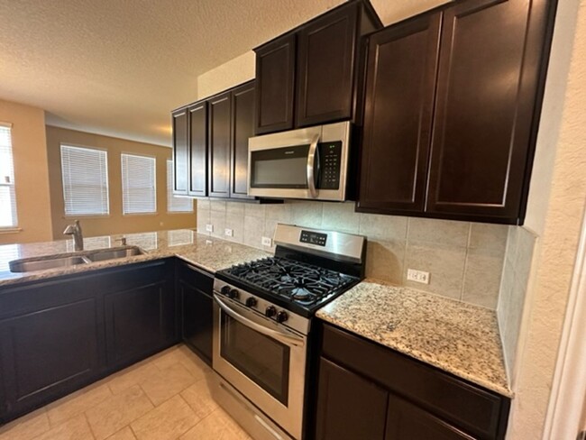 Building Photo - Super Nice Move In Ready 4 Bedroom One Sto...