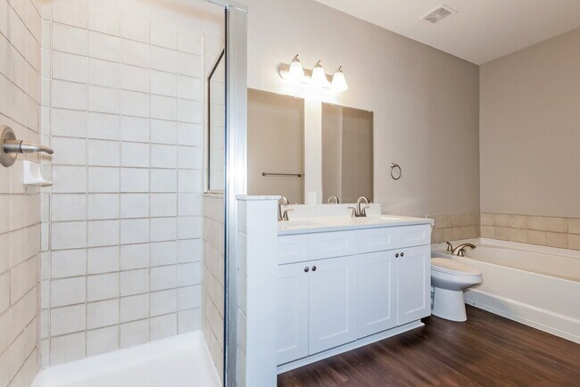 Building Photo - 425 Chimney Rock Dr