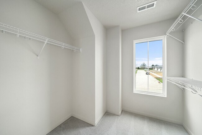 Building Photo - MODERN FINISHES!! 3 Bedroom, 2.5 Bathroom Home in Knoxville!