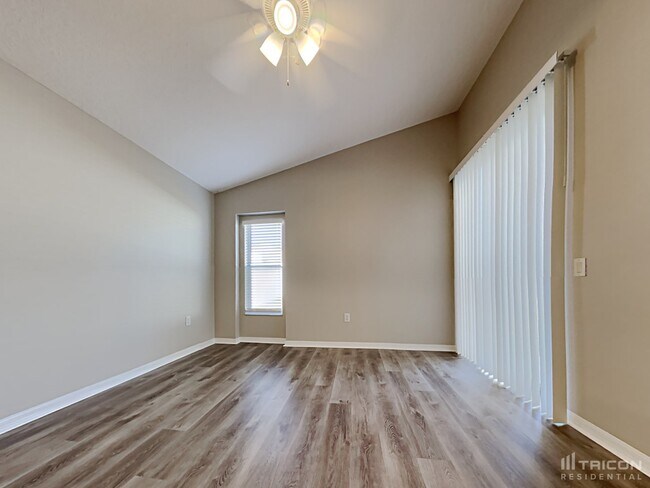 Building Photo - 10041 Creek Bluff Dr