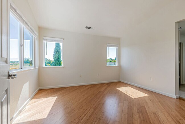 Building Photo - Freshly Renovated Single-Family Home for Rent