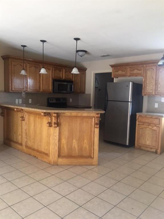 Building Photo - 1402 W Fig Ave