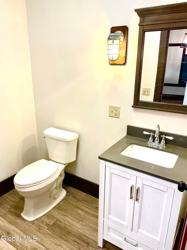 Building Photo - 34 William St