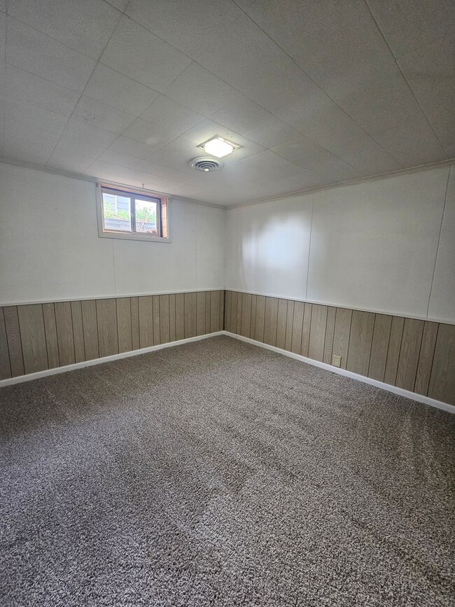 Building Photo - 4 BED | 2 BATH | SINGLE-FAMILY HOME | NORT...