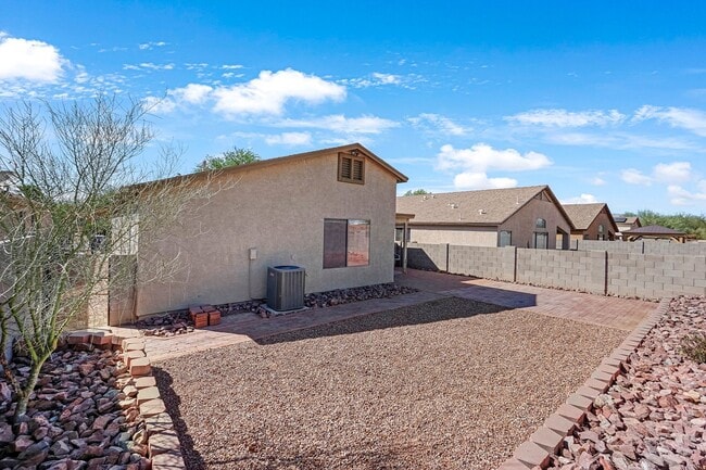 Building Photo - 4663 S Valley Rd