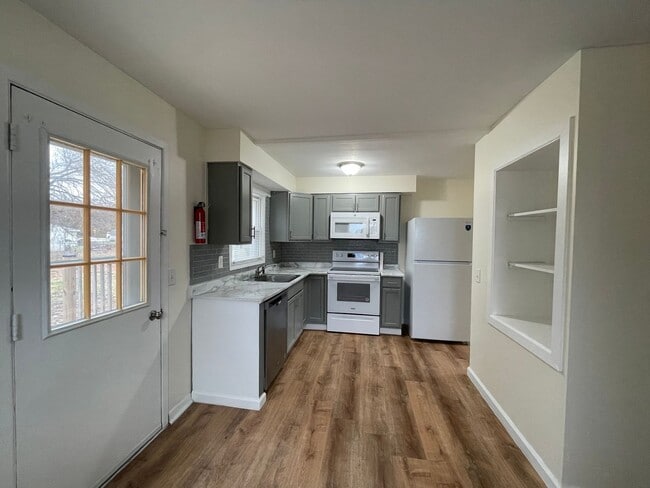 Building Photo - Three Bedroom Home in Vicksburg