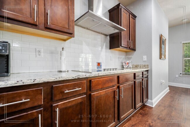 Building Photo - Luxury Living with Private Heated Pool in ...