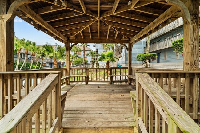 Building Photo - 8100 Seawall Blvd