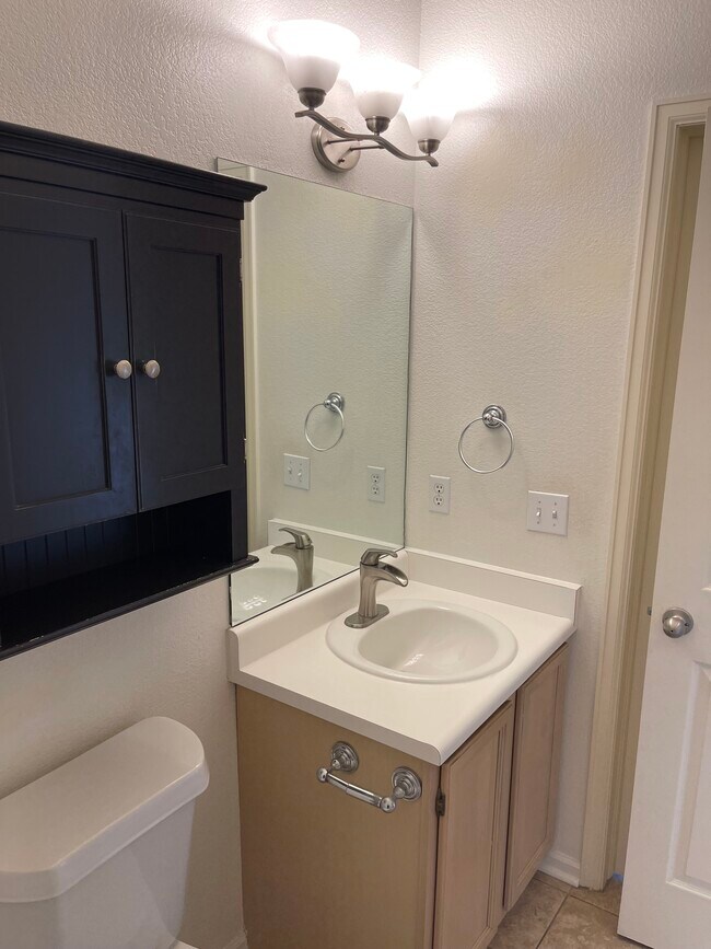 Building Photo - 806 Summer Dr