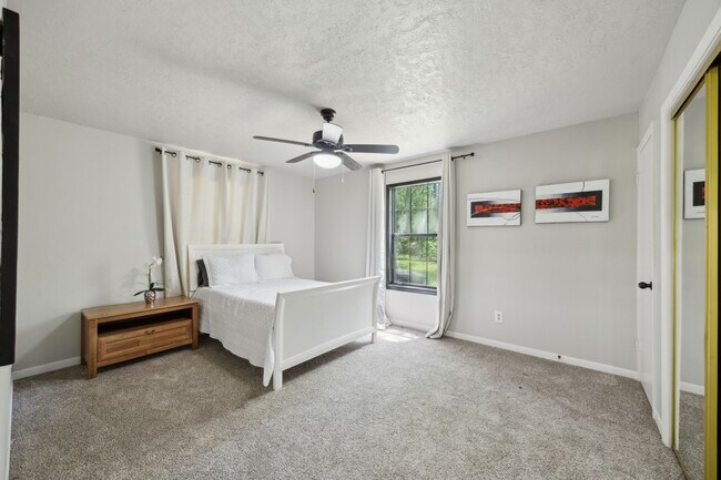 Building Photo - 10 Boat Launch Rd