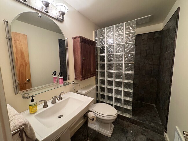 Building Photo - 11022 Palisades Ave SW