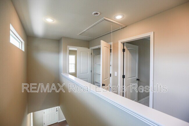 Building Photo - 626 N Tennyson Ln
