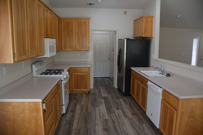 Building Photo - 5163 Tehachapi Way