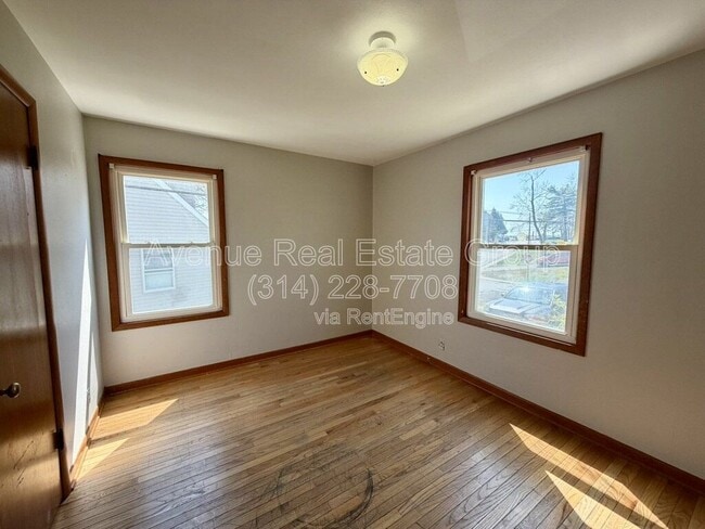 Building Photo - 9905 Iveland Dr